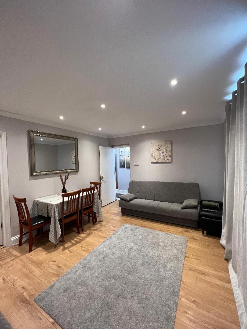 London Property Apartments For Up To 6, Next To Big Ben & London Eye エクステリア 写真