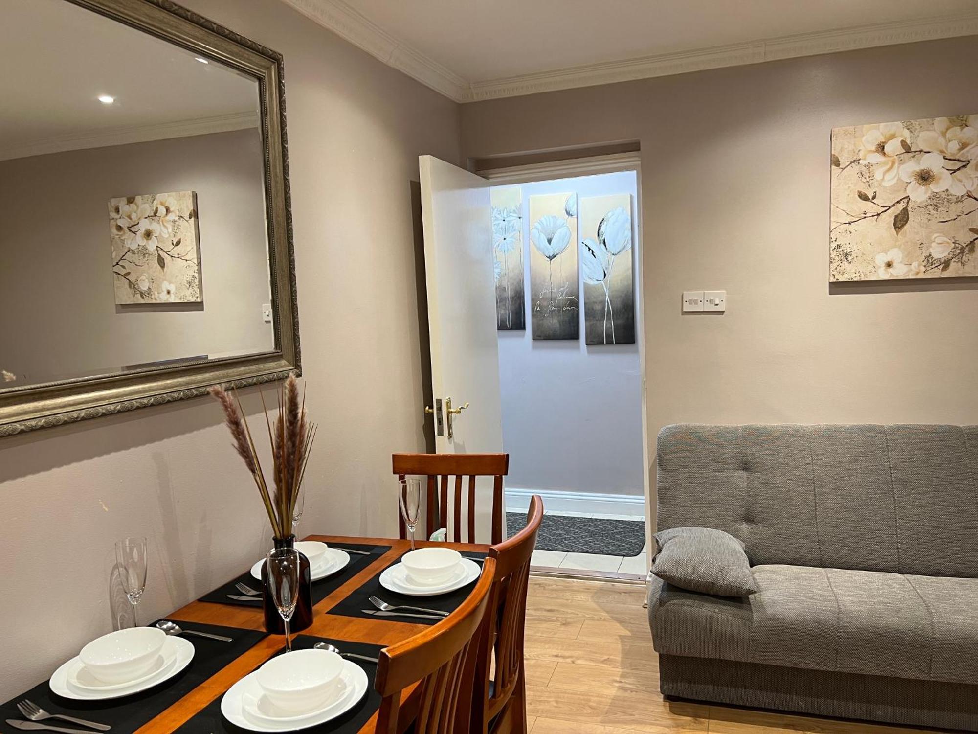 London Property Apartments For Up To 6, Next To Big Ben & London Eye エクステリア 写真
