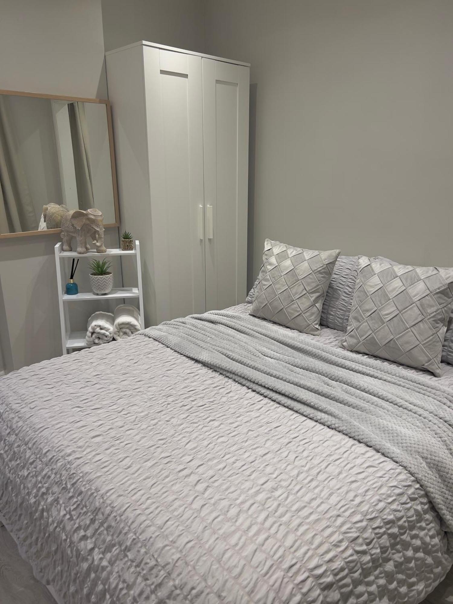 London Property Apartments For Up To 6, Next To Big Ben & London Eye エクステリア 写真