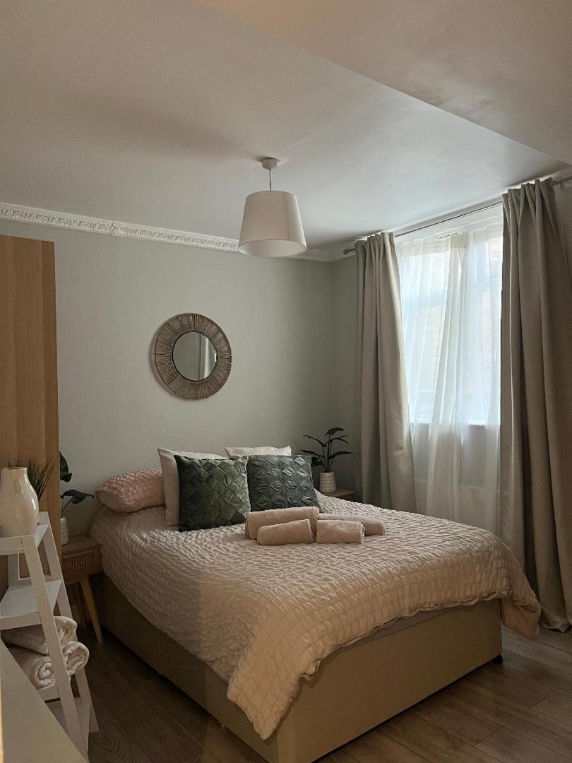 London Property Apartments For Up To 6, Next To Big Ben & London Eye エクステリア 写真