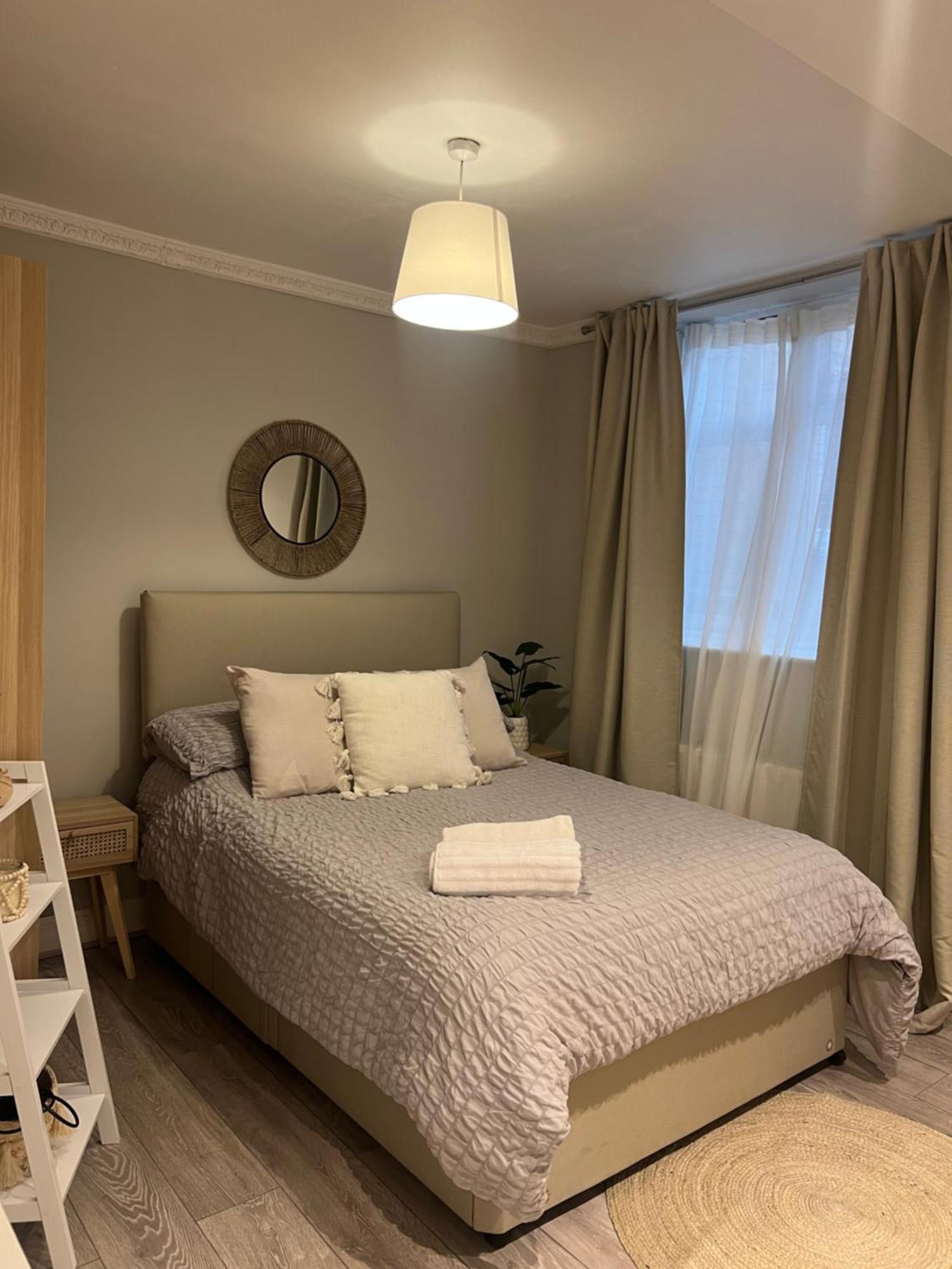 London Property Apartments For Up To 6, Next To Big Ben & London Eye エクステリア 写真